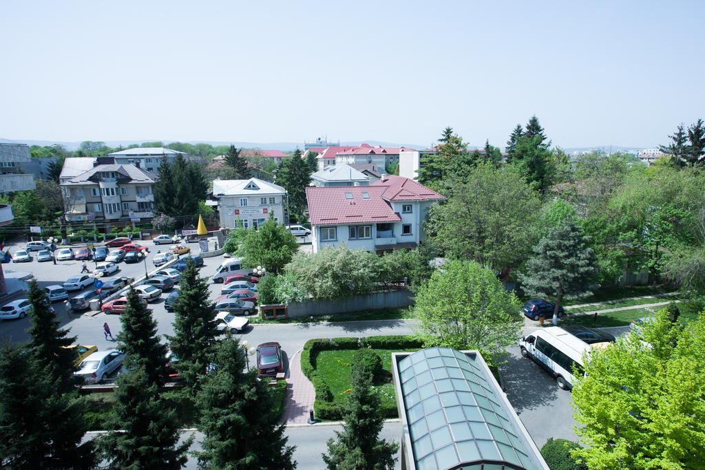 Hotel Dumbrava Bacău Екстериор снимка